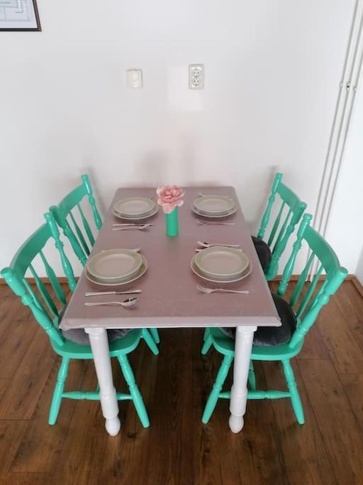 Cozy 1-Bdrm Apt In Dubec, Ideal For Work Or Study Sesvete Eksteriør billede