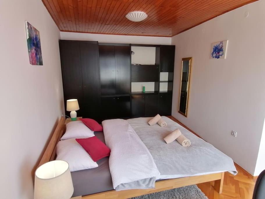 Cozy 1-Bdrm Apt In Dubec, Ideal For Work Or Study Sesvete Eksteriør billede