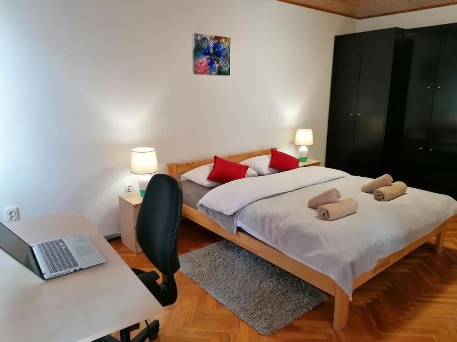 Cozy 1-Bdrm Apt In Dubec, Ideal For Work Or Study Sesvete Eksteriør billede