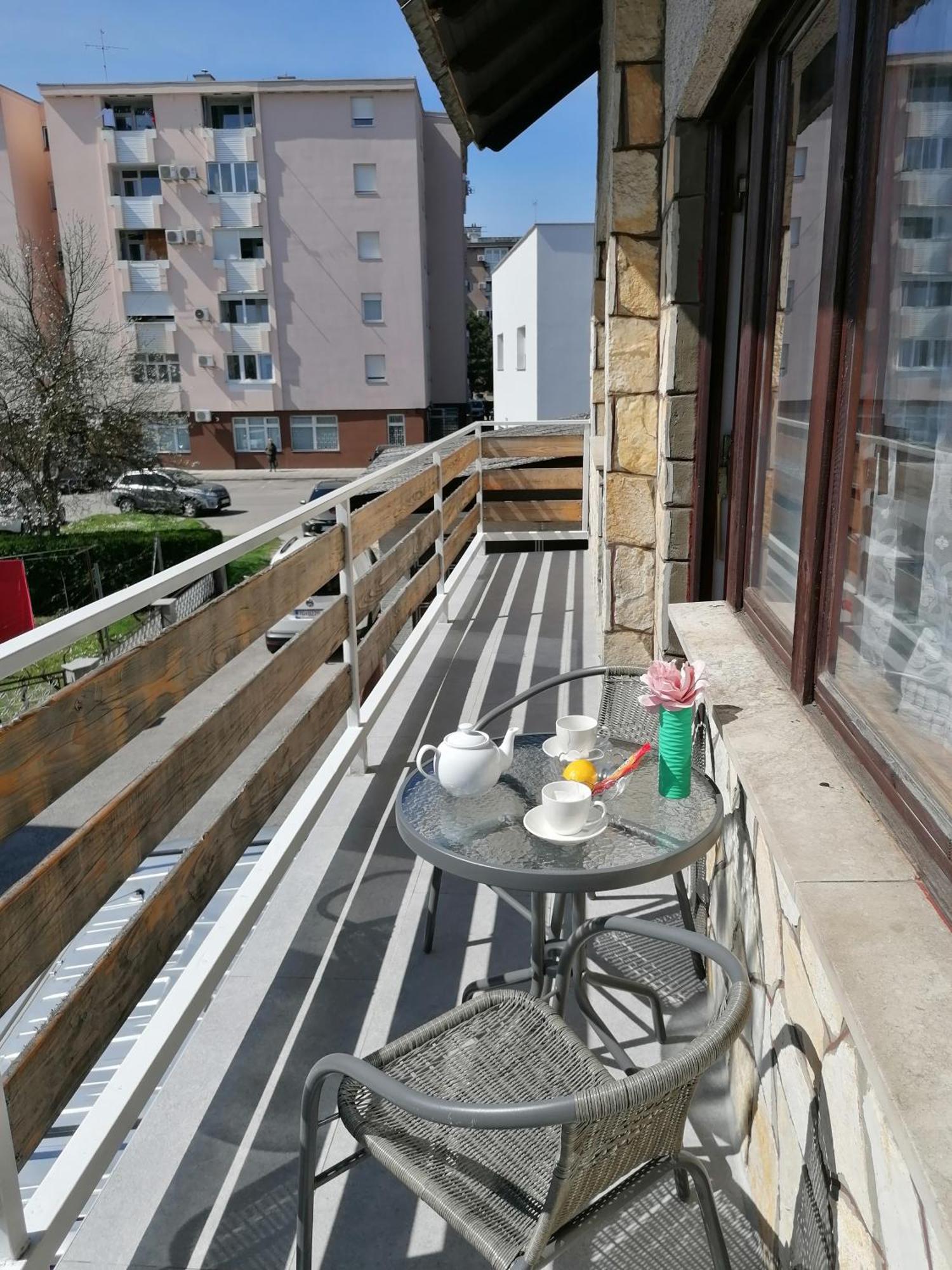 Cozy 1-Bdrm Apt In Dubec, Ideal For Work Or Study Sesvete Eksteriør billede